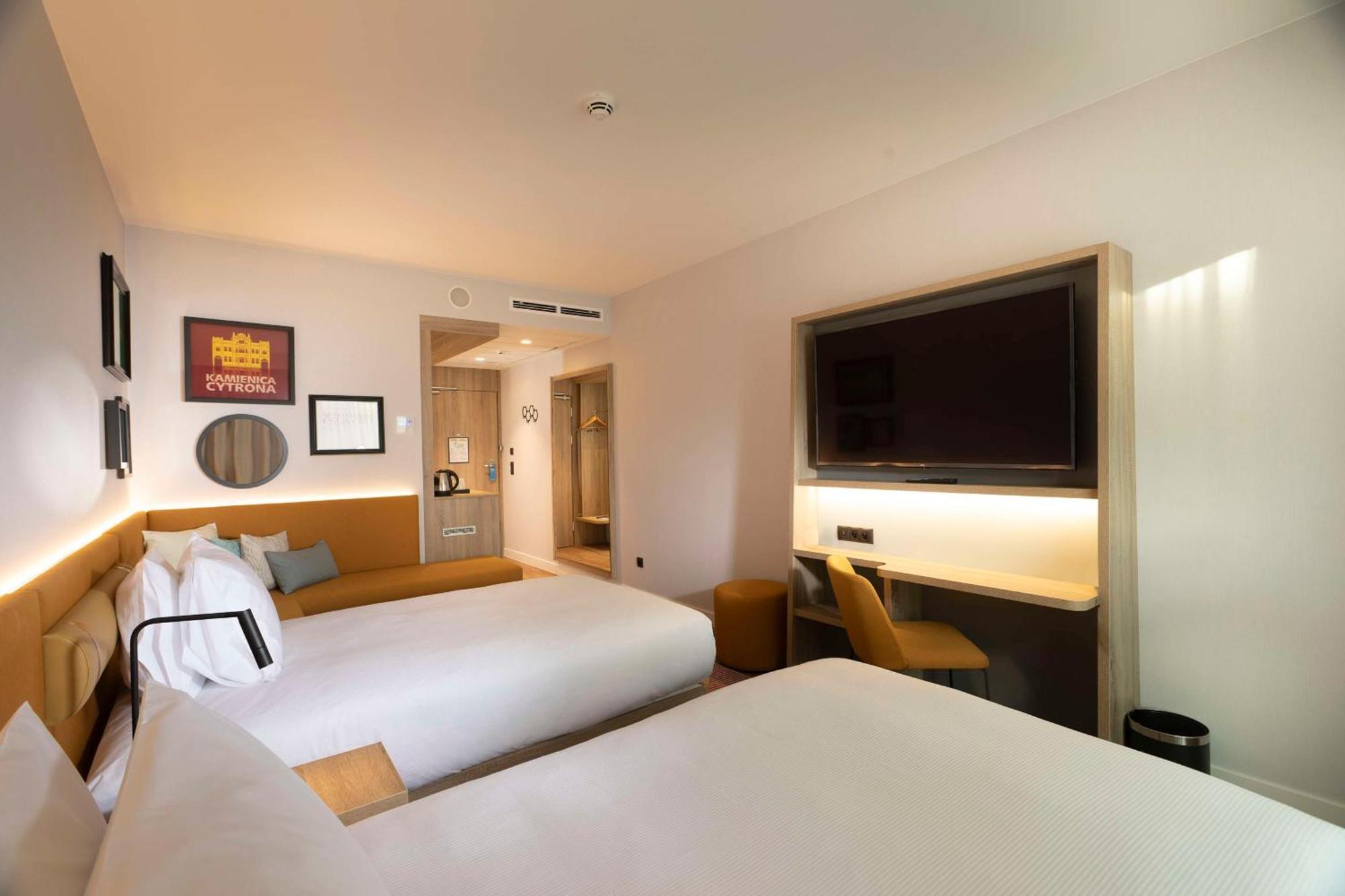 Hampton By Hilton Bialystok Hotell Exteriör bild