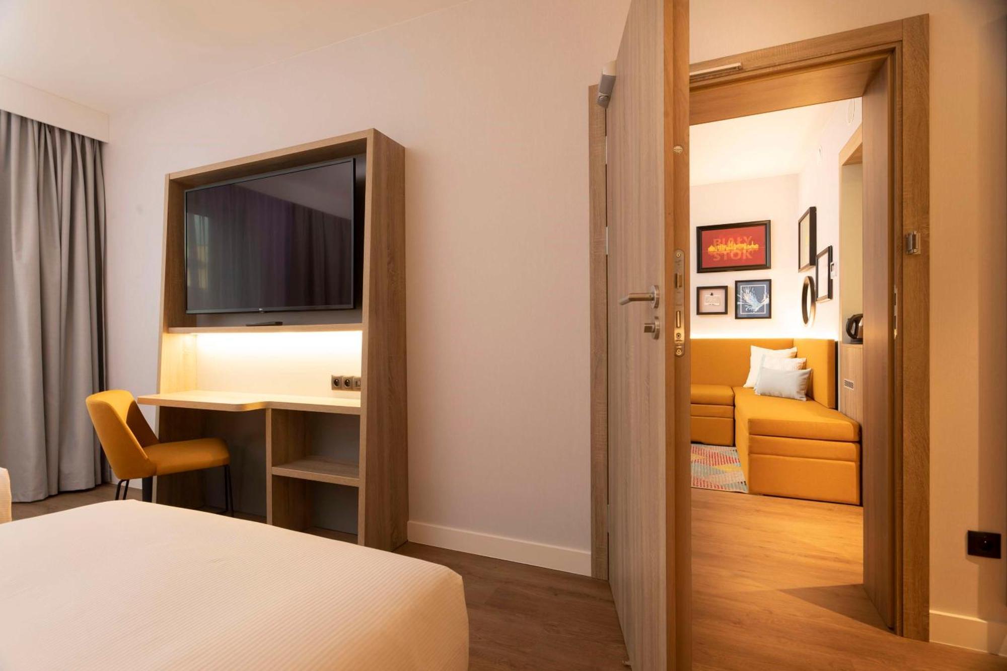 Hampton By Hilton Bialystok Hotell Exteriör bild