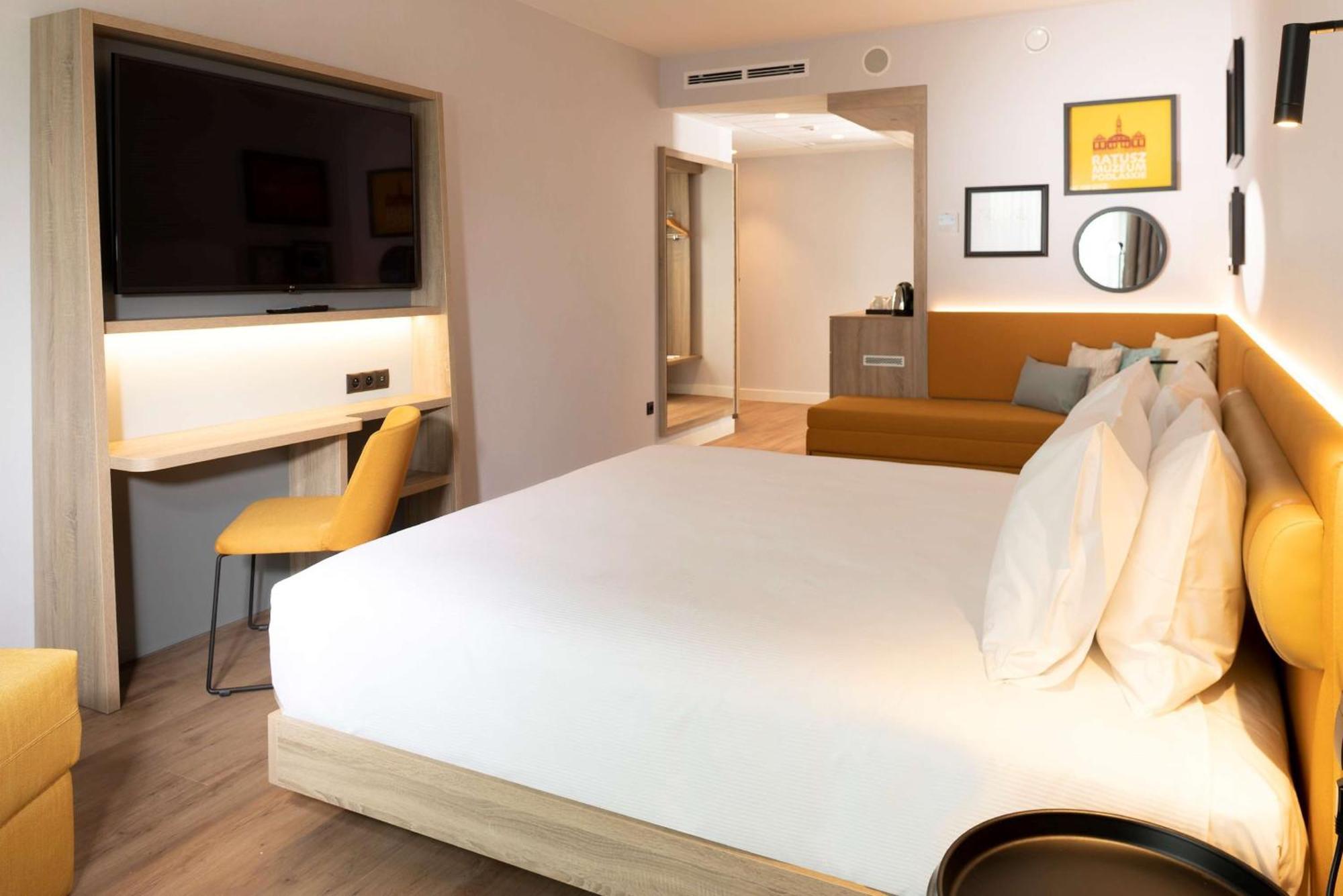 Hampton By Hilton Bialystok Hotell Exteriör bild