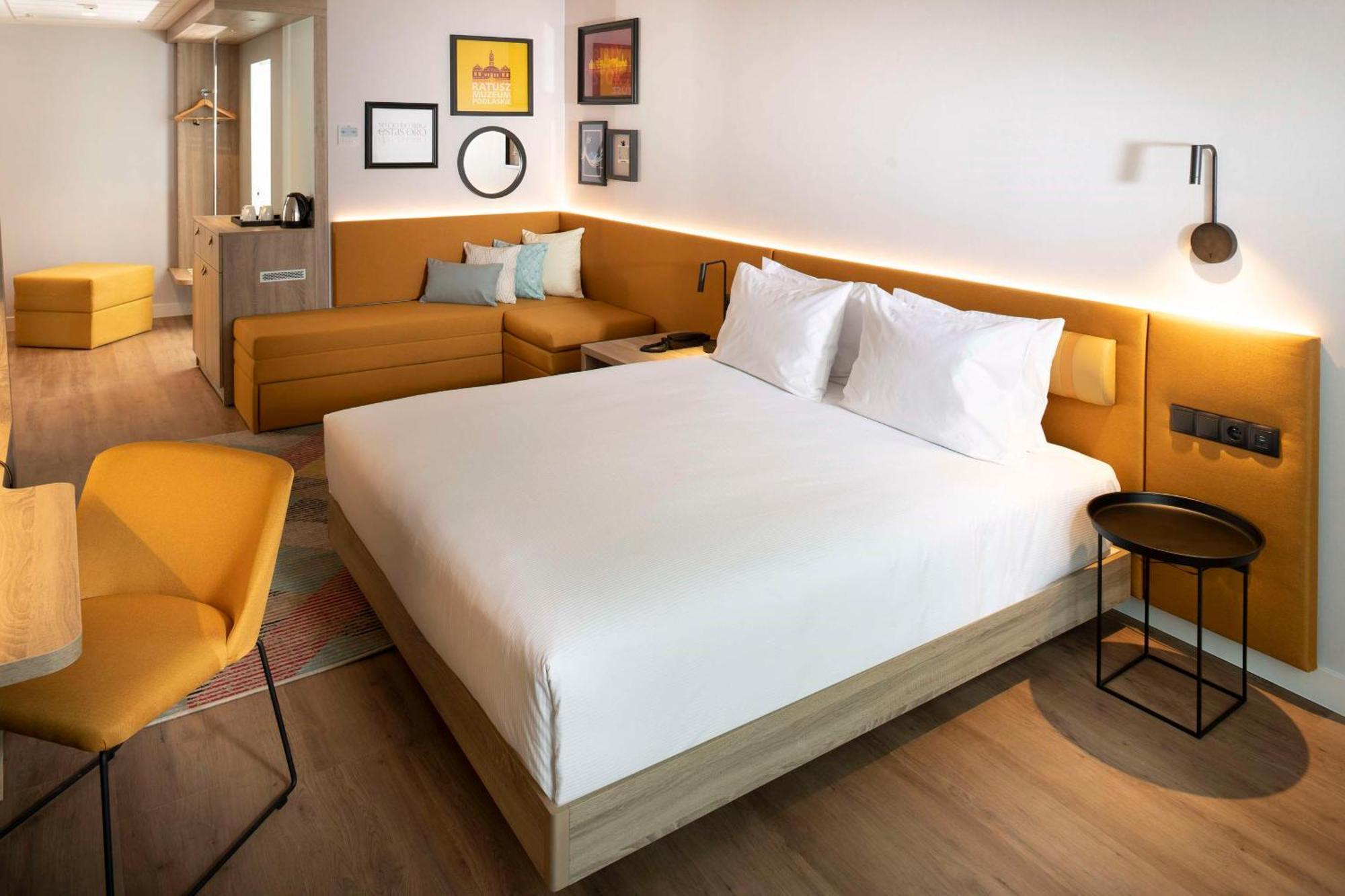 Hampton By Hilton Bialystok Hotell Exteriör bild